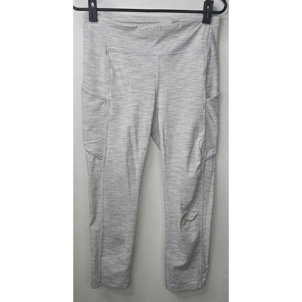 LULULEMON‎ Women's Size 6 Crop Leggings Gray White Stripe Pockets Zip -2651